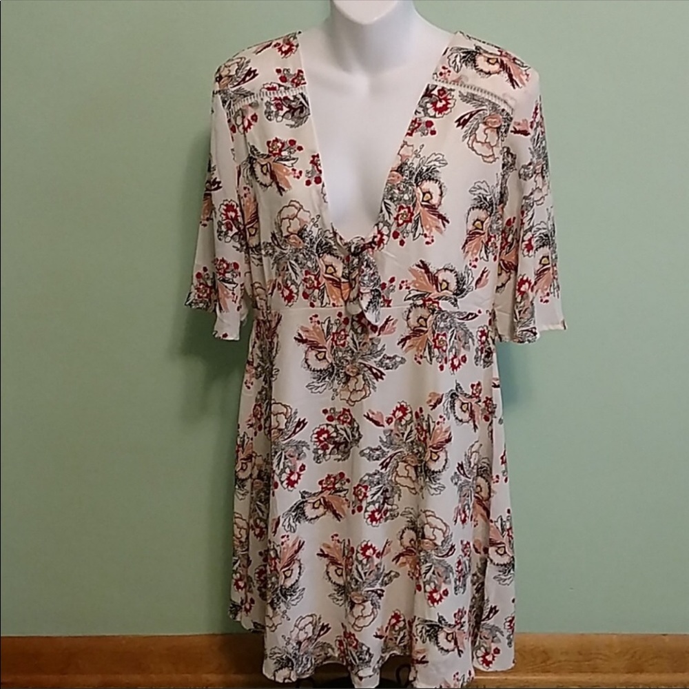 3 for $10 Live fire half sleeve floral cream knot dress M